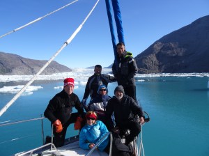 Hela besättningen. Skepparen håller i kameran.