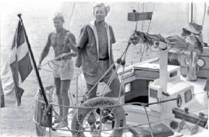 Dag och Gunnar, unga raska män, vid hemkomsten 1965. Dag till vänster.