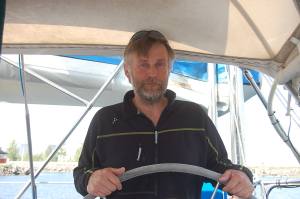 Jård Modén, kanotisten, på morgonbesök ombord på Jennifer.